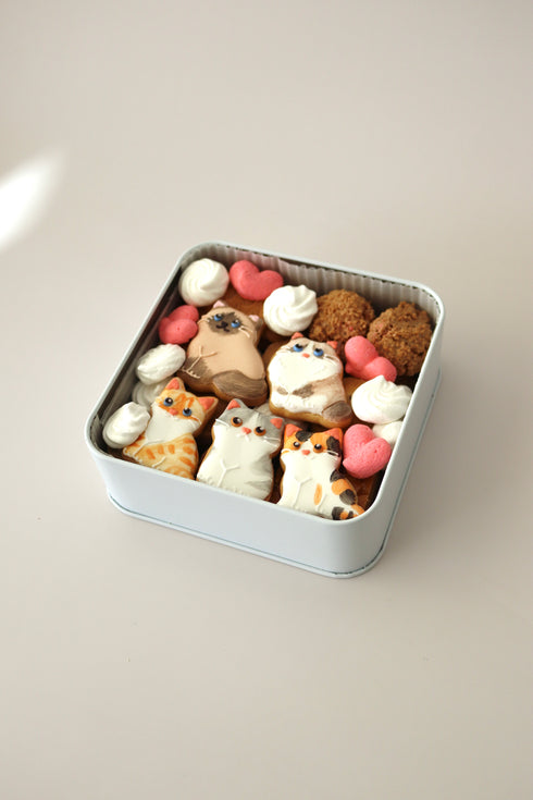 にゃんにゃんにゃんプレミアムクッキー缶