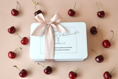 1st Anniversary クッキー缶