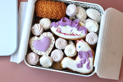 ラベンダーのプレミアムクッキー缶