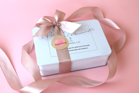 バレンタインのプレミアムクッキー缶